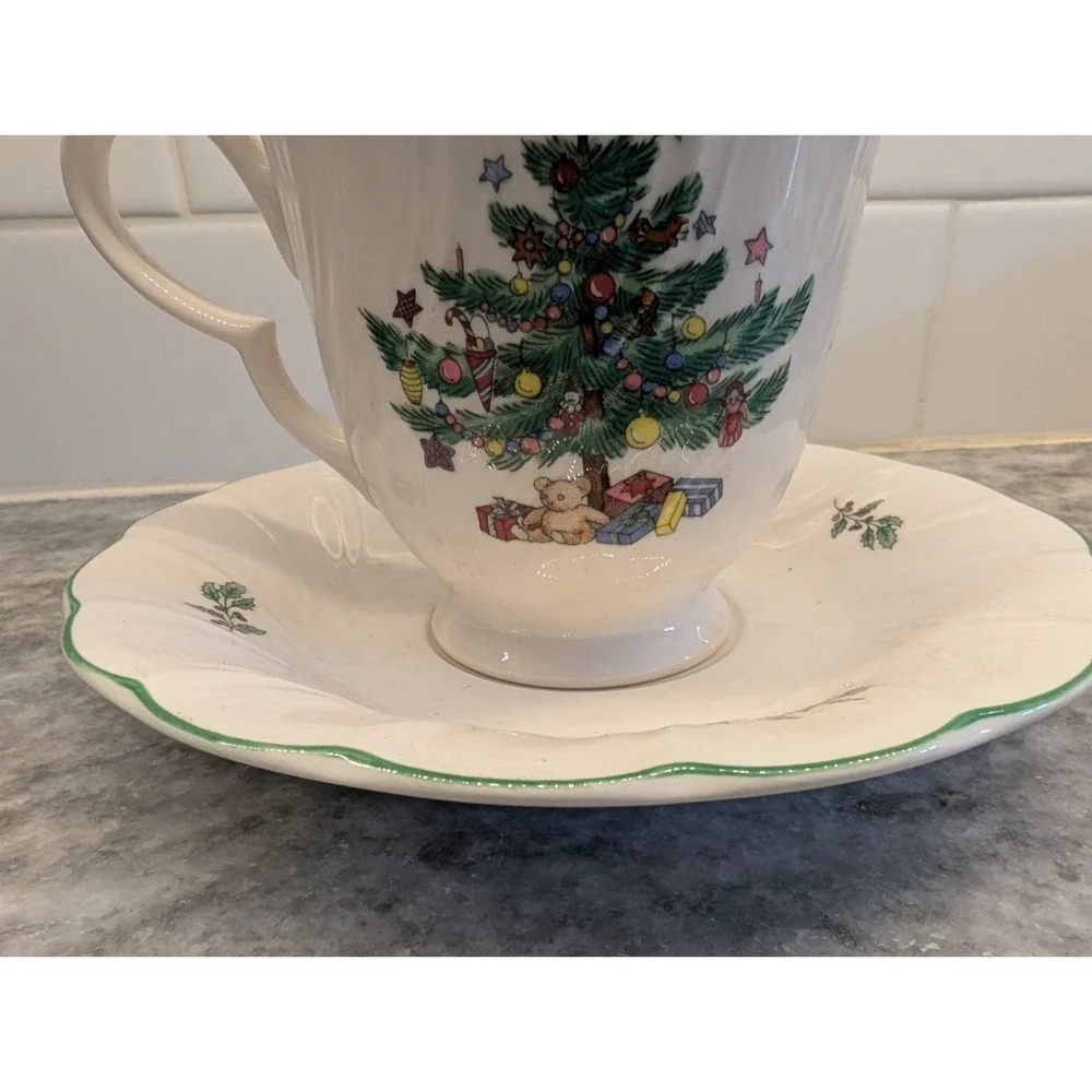 Vintage Nikko Christmas‎ Dinner Set: 4Plates, 4Teacups & Saucers, In Orig Box
